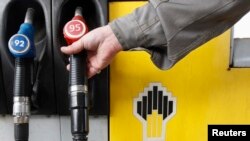 Источник на предприятии подтвердил «Эху Кавказа», что «Роснефть» действительно идет на нарушения договоренностей, срывая сроки поставок