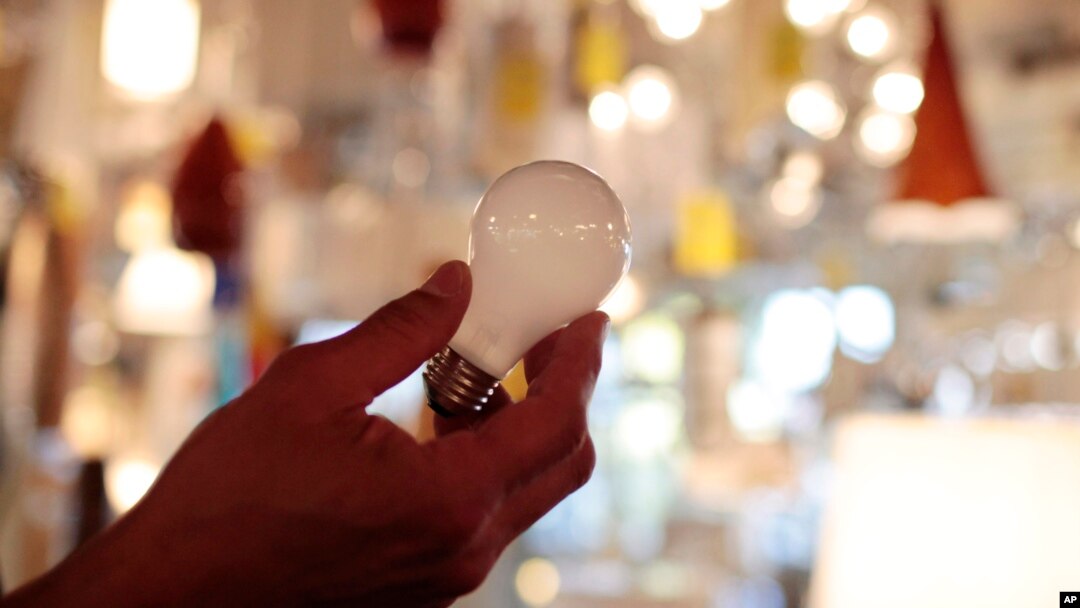 Guvernul României promite furnizorilor energie ieftină, pentru a asigura un preț acceptabil pentru populație. Soluția nu ar fi una suficientă, spun experții din domeniu.
