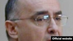 Država koja u svojim temeljima treba da ima jedan sprženi Vukovar i jedan zgaženi Dubrovnik nikada ne može biti srećna država - poručio je pre dvije decenije lider liberala Slavko Perović