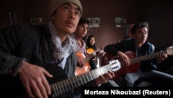 Škola gitare u Kabulu 2014. godine