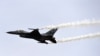 Пакистандын учкучу F-16 учагын башкарып жүрөт. Пакистан, март, 2016
