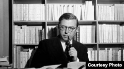 ژان پل سارتر را، که در ۱۹۰۵ به دنيا آمد و در ۱۹۸۰ از اين جهان رفت، از با نفوذترين و اثرگذارترين فيلسوفان و نويسندگان قرن بيستم و وجدان اخلاقی روشنفکران عصر او لقب داده اند