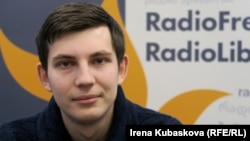 Лосик просить понтифіка «закликати зупинитися цих страшних людей, яким вже все одно на долі інших, на сотні розбитих горем сімей»