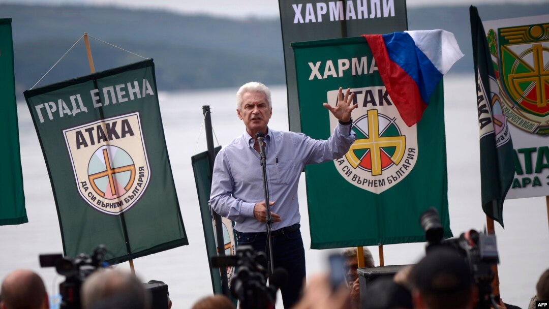 Макар че изборните резултати на "Атака" се стопяват с всеки изминал вот, Волен Сидеров продължава да залага на крайната си националистическа риторика, винаги в подкрепа към Русия.