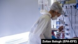 În spitalele din România se află, vineri, 12.529 de pacienți cu COVID-19. (Imagine generică)