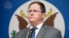 Азербайджан - Заместитель помощника госсекретаря США Томаса Мелиа дает пресс-конференцию в Баку, 18 апреля 2013 г․