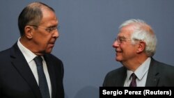 Министр иностранных дел России Сергей Лавров (слева) и верховный представитель ЕС по иностранным делам и политике безопасности Жозеп Боррель 