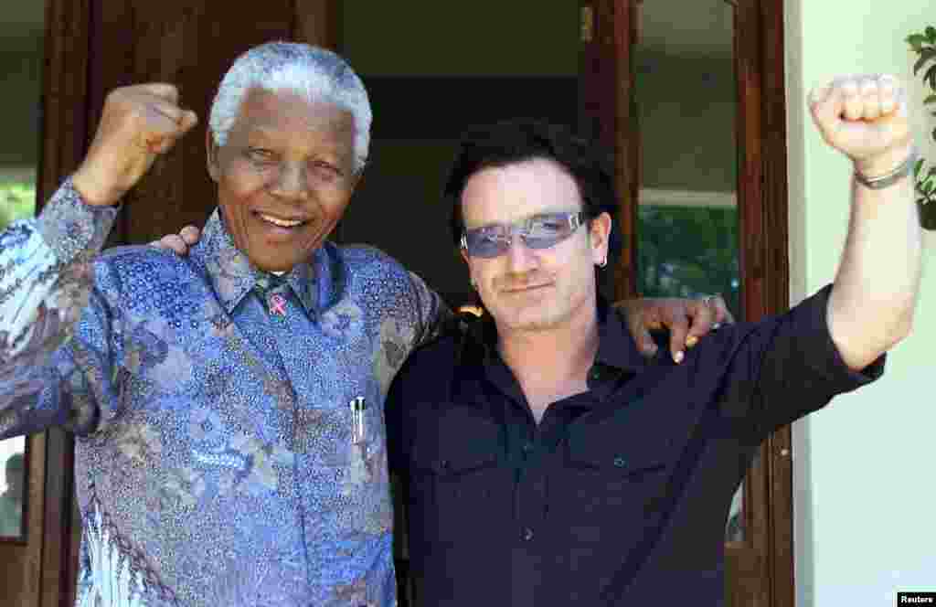Nelson Mandela və rok ifaçısı Bono