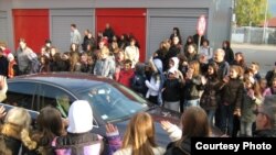 Deca u Jagodini dočekuju patrijarha Irineja, 16. oktobar 2011.