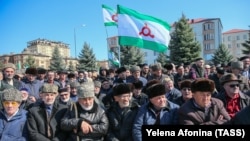 Ингушетиядагы митингдин катышуучулары. 26-март, 2019-жыл. 
