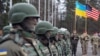 «Наміри Росії неясні» – аналітики розділились у порадах Байдену щодо реакції на ескалацію на сході України