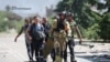 Выратавальнікі эвакуююць параненага ў выніку расейскага абстрэлу Днепрапятроўскай вобласьці 24 чэрвеня 2025 году. Архіўнае фота