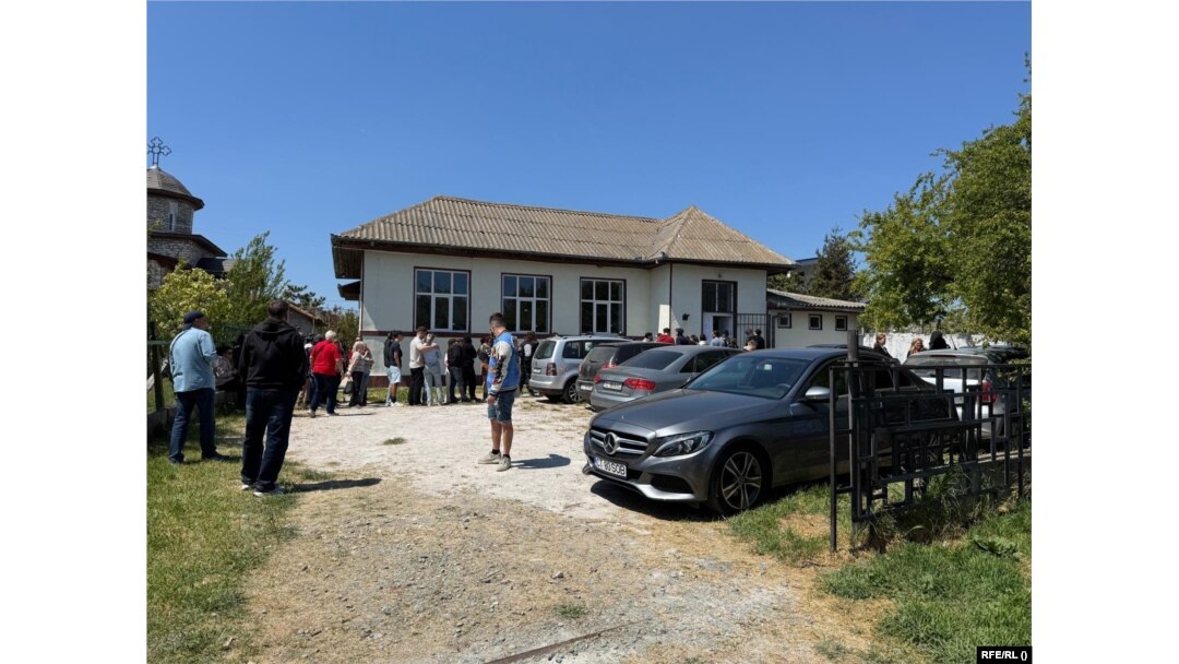 Coadă la vot la secția amenajată la Vama Veche, 4 mai 2025.