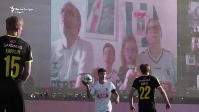 10.000 de suporteri la un meci de fotbal - de la distanță