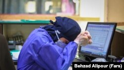 «مشکلات معیشتی» و «نبود استخدام» از عوامل اصلی مهاجرت پرستاران عنوان شدهاند