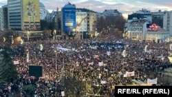 სტუდენტები 22 დეკემბერს ბელგრადში სლავიას მოედანზე საპროტესტო აქციაზე