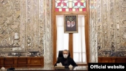 علی لاریجانی سومین نماینده قم در مجلس دهم است که از زمان شیوع کرونا به این ویروس مبتلا می‌شود.