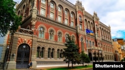 Національний банк України встановив на 13 жовтня курс 26 гривень 35 копійок за долар