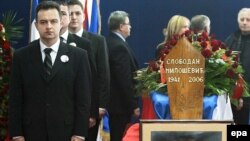 Ivica Dačić pored kovčega Slobodana Miloševića, 16. mart 2006.