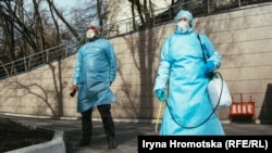 В Олександрівській лікарні провели показове тренування доправлення хворого на коронавірус і дезінфекції машини швидкої допомоги, Київ, 28 лютого 2020 року 