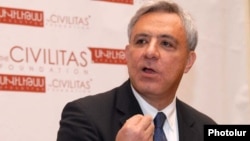 Armenia -- Former Foreign Minister Vartan Oskanian speaks at an event organized by his Civiltas Foundation, undated.