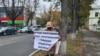 Ирина Милушкина - мать арестованного по подозрению в сбыте наркотиков и поджогах активиста "Открытой России" Артема Милушкина. Архивное фото 