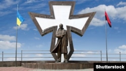 Пам'ятник провіднику ОУН Степанові Бандері в Івано-Франківську