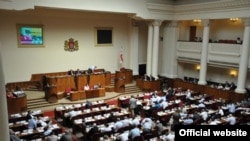 Леван Вепхвадзе: После инициирования законопроекта в понедельник уже в среду стало ясно, что за три дня принимается законопроект тремя чтениями, который касается очень многих людей в Грузии
