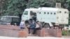 
Амиров вачун ун хадуб МахIачхъалаялъул аслияб майданалда г1одор чIарал полициял, 1 Июнь2013
