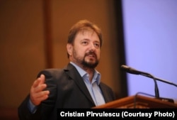 Cristian Pîrvulescu consideră că implicarea în achiziția de vaccin nu face decât să întărească poziția Comisiei Europene.