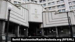 Повідомляється, що подання до КСУ підписали 49 народних депутатів