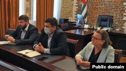 В Абхазию на один день прибыли два представителя Минздрава Краснодарского края и врач-инфекционист из Москвы