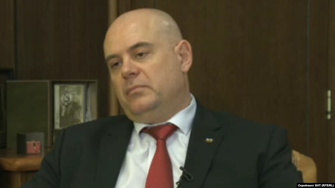 Интервюто на Иван Гешев пред БНТ непосредствено след номинацията му, предизвика критики