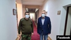 Лидер Нагорного Карабаха Араик Арутюнян (слева) и депутат Госдумы РФ Виталий Милонов, 16 октября 2020 г.